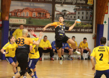 12.12.2015 Końskie. Mecz KSSPR Końskie - KSZO Odlewnia Ostrowiec Św. 37:25 / Maciej Makuła / Radio Kielce