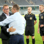 06.08.2016. 4. kolejka LOTTO Ekstraklasy: Korona Kielce - Lech Poznań. Przywitanie trenerów obu drużyn: Jana Urbana i Tomasza Wilmana / Kamil Król / Radio Kielce