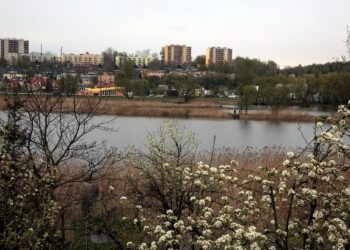 25.04.25 Starachowice. Widok na zalew Pasternik. / Jarosław Kubalski / Radio Kielce