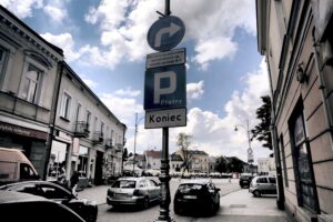 12.05.2016 Kielce. Rynek. Ruch samochodowy. / Jarosław Kubalski / Radio Kielce