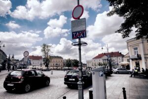 12.05.2016 Kielce. Rynek. Ruch samochodowy. / Jarosław Kubalski / Radio Kielce