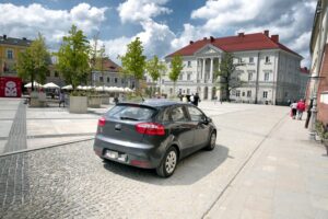 12.05.2016 Kielce. Rynek. Ruch samochodowy. / Jarosław Kubalski / Radio Kielce