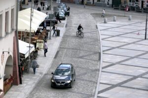 12.05.2016 Kielce. Rynek. Ruch samochodowy. / Jarosław Kubalski / Radio Kielce