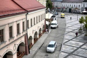 12.05.2016 Kielce. Rynek. Ruch samochodowy. / Jarosław Kubalski / Radio Kielce