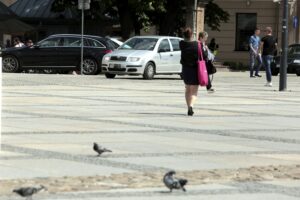 12.05.2016 Kielce. Rynek. Ruch samochodowy. / Jarosław Kubalski / Radio Kielce