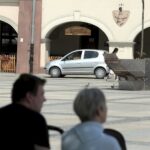 12.05.2016 Kielce. Rynek. Ruch samochodowy. / Jarosław Kubalski / Radio Kielce