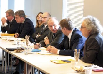 19.05.2016 Kielce. Wojewódzka Rada Dialogu Społecznego spotkała się w sprawie sytuacji elektrowni Połaniec. / Jarosław Kubalski / Radio Kielce