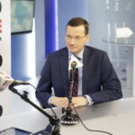 03.08.2016 Kielce. Minister Mateusz Morawiecki podczas rozmowy Bartłomiejem Zapałą. / Jarosław Kubalski / Radio Kielce
