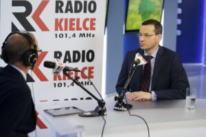 03.08.2016 Kielce. Minister Mateusz Morawiecki podczas rozmowy Bartłomiejem Zapałą. / Jarosław Kubalski / Radio Kielce