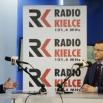 03.08.2016 Kielce. Minister Mateusz Morawiecki podczas rozmowy Bartłomiejem Zapałą. / Jarosław Kubalski / Radio Kielce
