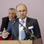 04.08.2016 Suchedniów. Sesja rady miasta. Burmistrz Cezary Błach. / Jarosław Kubalski / Radio Kielce