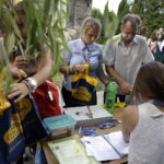 05.08.2016 Wiślica. Pielgrzym na Jasną Górę zebrali się przy kolegiacie, by uczestniczyć w nabożeństwie. / Jarosław Kubalski / Radio Kielce