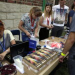 05.08.2016 Wiślica. Pielgrzym na Jasną Górę zebrali się przy kolegiacie, by uczestniczyć w nabożeństwie. / Jarosław Kubalski / Radio Kielce