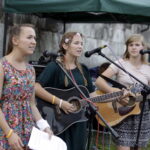 05.08.2016 Wiślica. Pielgrzym na Jasną Górę zebrali się przy kolegiacie, by uczestniczyć w nabożeństwie. / Jarosław Kubalski / Radio Kielce