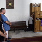 05.08.2016 Wiślica. Pielgrzym na Jasną Górę zebrali się przy kolegiacie, by uczestniczyć w nabożeństwie. / Jarosław Kubalski / Radio Kielce