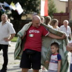 05.08.2016 Wiślica. Pielgrzym na Jasną Górę zebrali się przy kolegiacie, by uczestniczyć w nabożeństwie. / Jarosław Kubalski / Radio Kielce