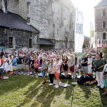 05.08.2016 Wiślica. Pielgrzym na Jasną Górę zebrali się przy kolegiacie, by uczestniczyć w nabożeństwie. / Jarosław Kubalski / Radio Kielce