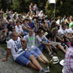 05.08.2016 Wiślica. Pielgrzym na Jasną Górę zebrali się przy kolegiacie, by uczestniczyć w nabożeństwie. / Jarosław Kubalski / Radio Kielce