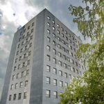 09.08.2016 Kielce. Remontowany dawny biurowiec SHL przy ulicy Zagnańskiej. Powstaną tu przychodnie lekarskie. / Jarosław Kubalski / Radio Kielce