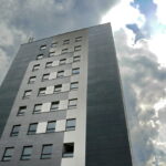 09.08.2016 Kielce. Remontowany dawny biurowiec SHL przy ulicy Zagnańskiej. Powstaną tu przychodnie lekarskie. / Jarosław Kubalski / Radio Kielce