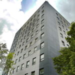 09.08.2016 Kielce. Remontowany dawny biurowiec SHL przy ulicy Zagnańskiej. Powstaną tu przychodnie lekarskie. / Jarosław Kubalski / Radio Kielce