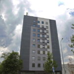 09.08.2016 Kielce. Remontowany dawny biurowiec SHL przy ulicy Zagnańskiej. Powstaną tu przychodnie lekarskie. / Jarosław Kubalski / Radio Kielce