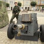 11.08.2016 Chęciny. Przygotowania do pikniku historycznego. / Jarosław Kubalski / Radio Kielce