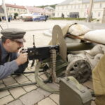 11.08.2016 Chęciny. Przygotowania do pikniku historycznego. / Jarosław Kubalski / Radio Kielce