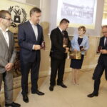 11.08.2016 Wólka Milanowska. Konferencja  przed festynem archeologicznym Dymarki Świętokrzyskie. / Radio Kielce