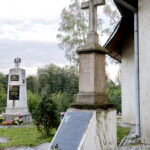 12.08.2016 Kielce. Pomniki autorstwa i współautorstwa Henryka Dłużewskiego. Pomnik z 1863 roku (przebudowa). Cmentarz Na Piaskach. / Jarosław Kubalski / Radio Kielce