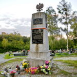 12.08.2016 Kielce. Pomniki autorstwa i współautorstwa Henryka Dłużewskiego. Pomnik AK, cmentarz Na Piaskach. / Jarosław Kubalski / Radio Kielce