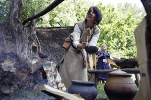 13.08.2016 Nowa Słupia. Festyn archeologiczny Dymarki Świętokrzyskie. / Jarosław Kubalski / Radio Kielce