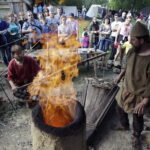 13.08.2016 Nowa Słupia. Festyn archeologiczny Dymarki Świętokrzyskie. / Jarosław Kubalski / Radio Kielce