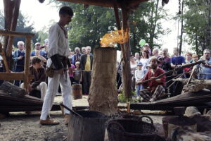 13.08.2016 Nowa Słupia. Festyn archeologiczny Dymarki Świętokrzyskie. / Jarosław Kubalski / Radio Kielce