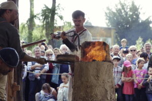 13.08.2016 Nowa Słupia. Festyn archeologiczny Dymarki Świętokrzyskie. / Jarosław Kubalski / Radio Kielce