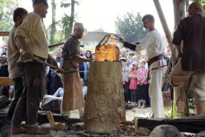 13.08.2016 Nowa Słupia. Festyn archeologiczny Dymarki Świętokrzyskie. / Jarosław Kubalski / Radio Kielce