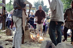 13.08.2016 Nowa Słupia. Festyn archeologiczny Dymarki Świętokrzyskie. / Jarosław Kubalski / Radio Kielce