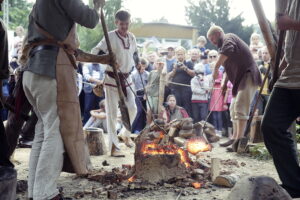 13.08.2016 Nowa Słupia. Festyn archeologiczny Dymarki Świętokrzyskie. / Jarosław Kubalski / Radio Kielce