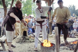 13.08.2016 Nowa Słupia. Festyn archeologiczny Dymarki Świętokrzyskie. / Jarosław Kubalski / Radio Kielce