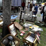 13.08.2016 Kielce. Giełda kolekcjonerska przed WDK. / Jarosław Kubalski / Radio Kielce