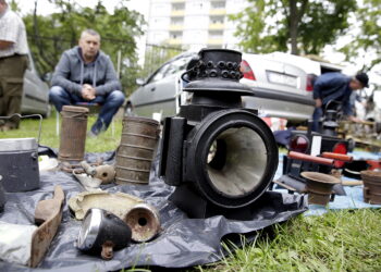 13.08.2016 Kielce. Giełda kolekcjonerska przed WDK. / Jarosław Kubalski / Radio Kielce