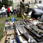 13.08.2016 Kielce. Giełda kolekcjonerska przed WDK. / Jarosław Kubalski / Radio Kielce