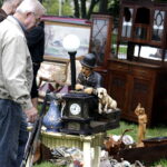 13.08.2016 Kielce. Giełda kolekcjonerska przed WDK. / Jarosław Kubalski / Radio Kielce