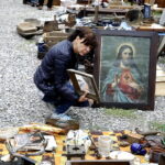 13.08.2016 Kielce. Giełda kolekcjonerska przed WDK. / Jarosław Kubalski / Radio Kielce