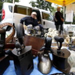 13.08.2016 Kielce. Giełda kolekcjonerska przed WDK. / Jarosław Kubalski / Radio Kielce