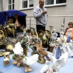 13.08.2016 Kielce. Giełda kolekcjonerska przed WDK. / Jarosław Kubalski / Radio Kielce