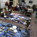 13.08.2016 Kielce. Giełda kolekcjonerska przed WDK. / Jarosław Kubalski / Radio Kielce