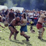 15.08.2016 Nowa Słupia. Dymarki Świętokrzyskie. Pokaz walki gladiatorów. / Jarosław Kubalski / Radio Kielce