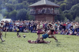 15.08.2016 Nowa Słupia. Dymarki Świętokrzyskie. Pokaz walki gladiatorów. / Jarosław Kubalski / Radio Kielce