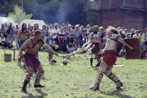 15.08.2016 Nowa Słupia. Dymarki Świętokrzyskie. Pokaz walki gladiatorów. / Jarosław Kubalski / Radio Kielce